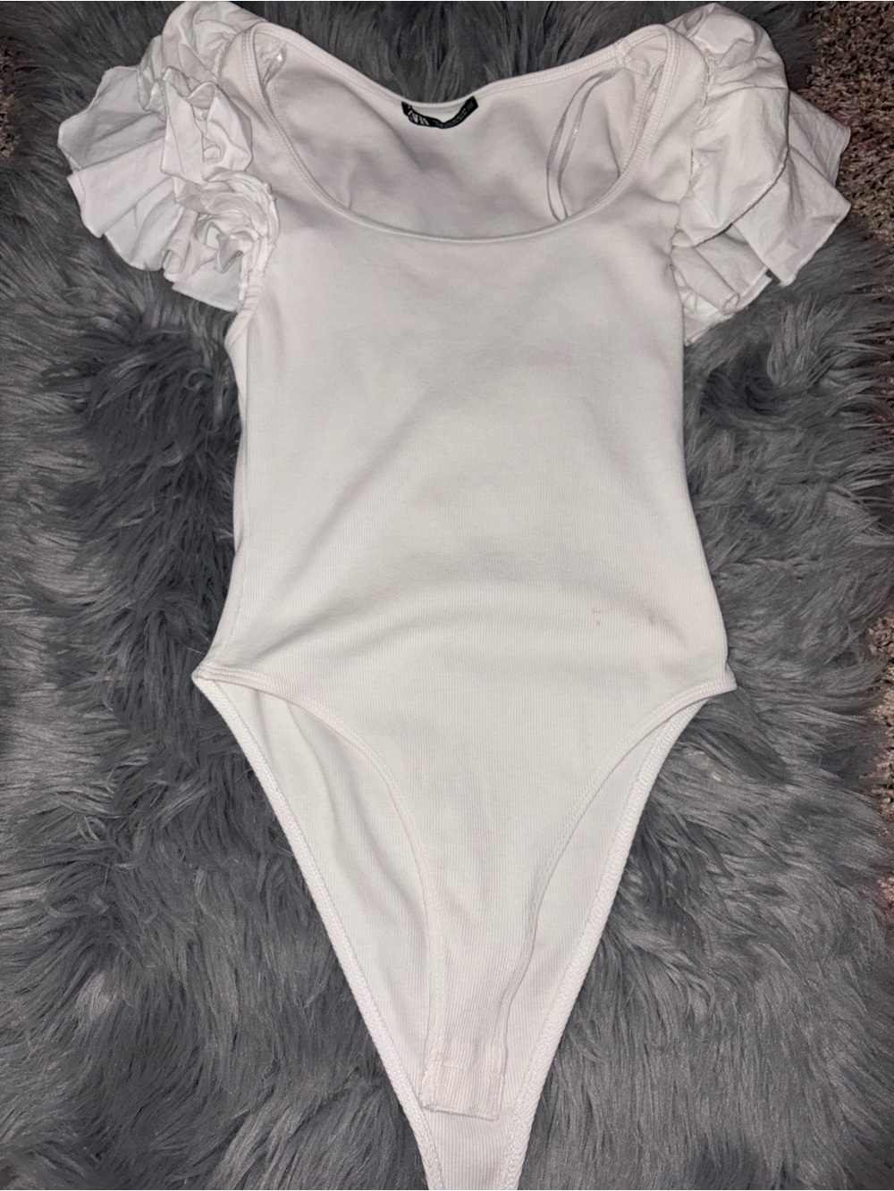 Zara White Ruffle Sleeve Scoop Neck Bodysuit